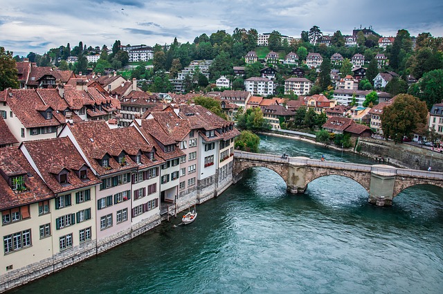 Aare und Brücke in Bern